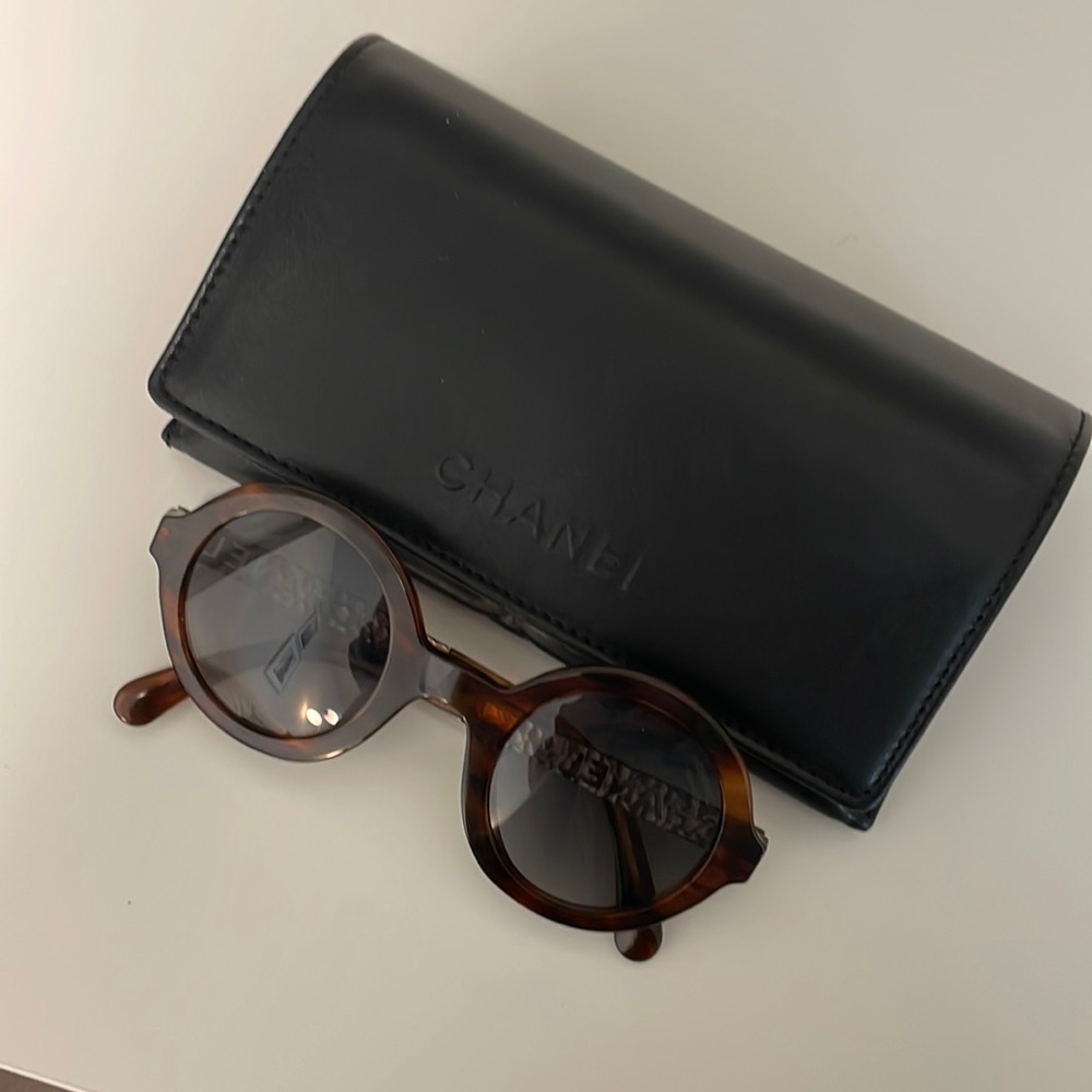 2022 Chanel round sunglasses. Very lightly worn (2-3 times).